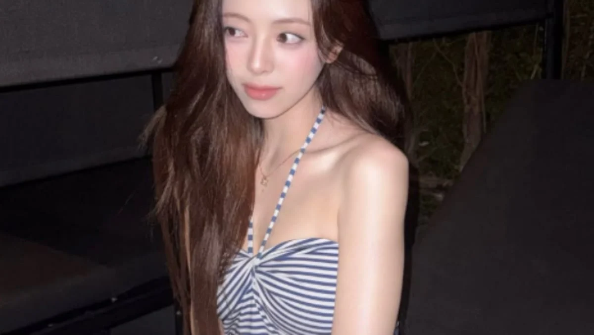 ITZY's Yuna Shows Off Marine-Style Swimwear During Poolside Break with Members
