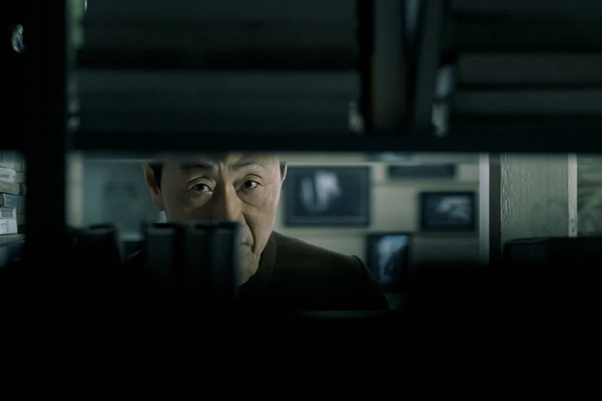 Heo Jun-ho Commands the Screen in Netflix's 'Notes from the Last Row'