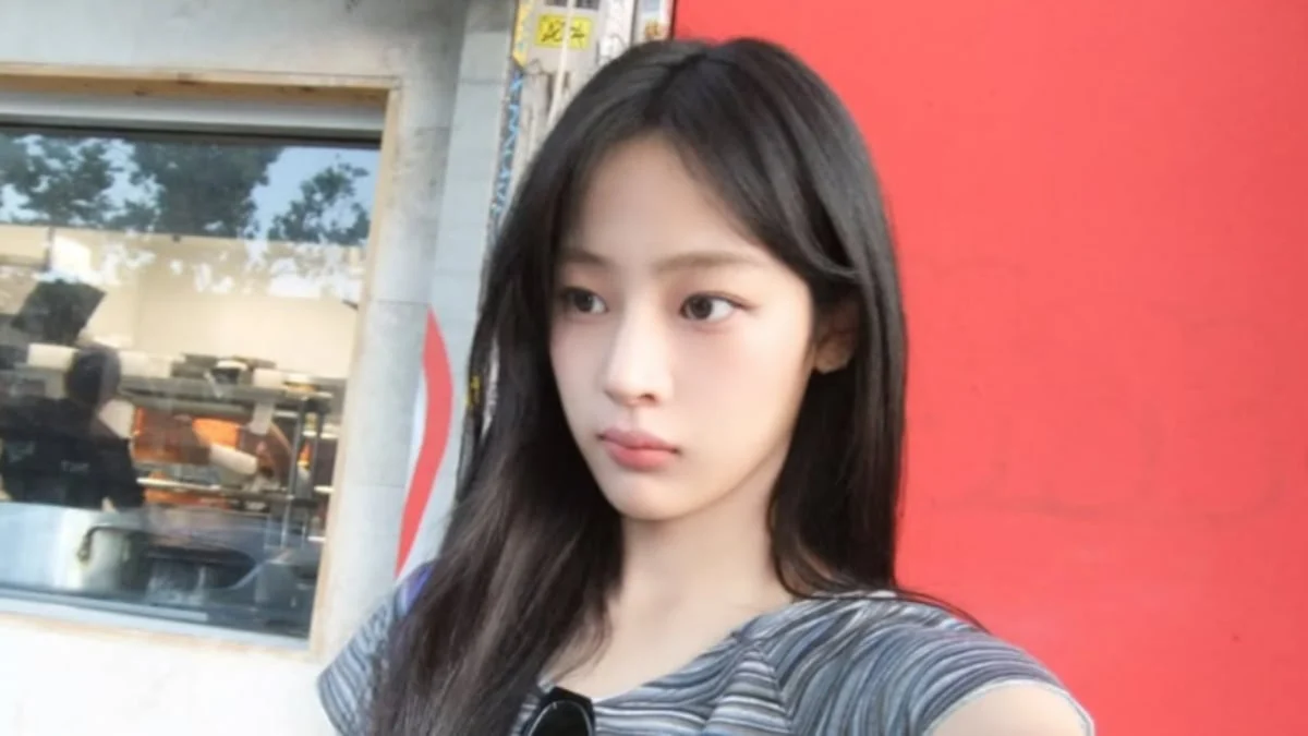 NewJeans Fans Frustrated on Bunnies' 4th Anniversary: "When Is the Comeback?"