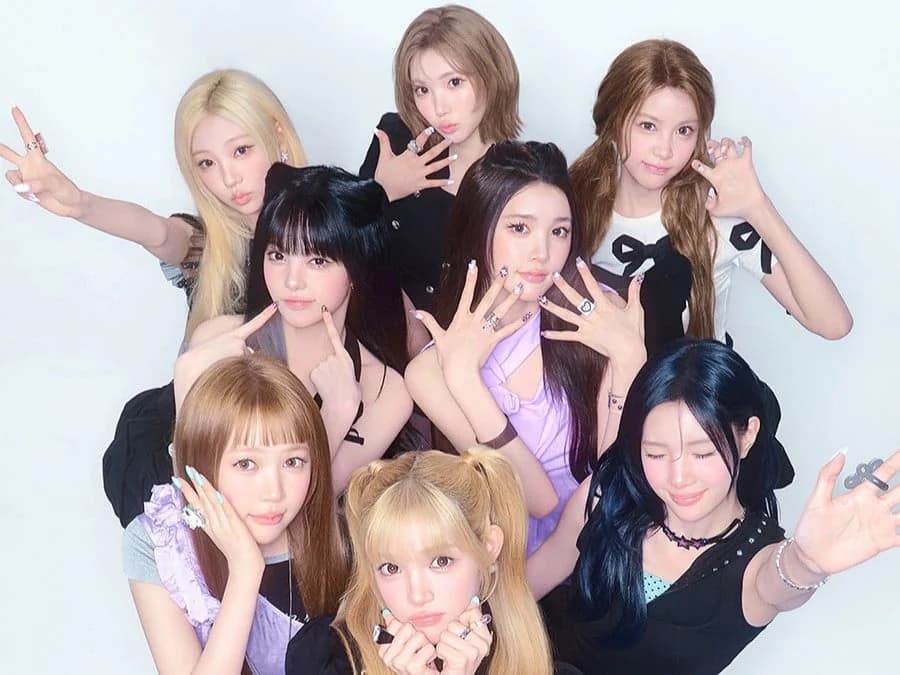 Hearts2Hearts to Light Up Music Shows With "ICONIC HEART"