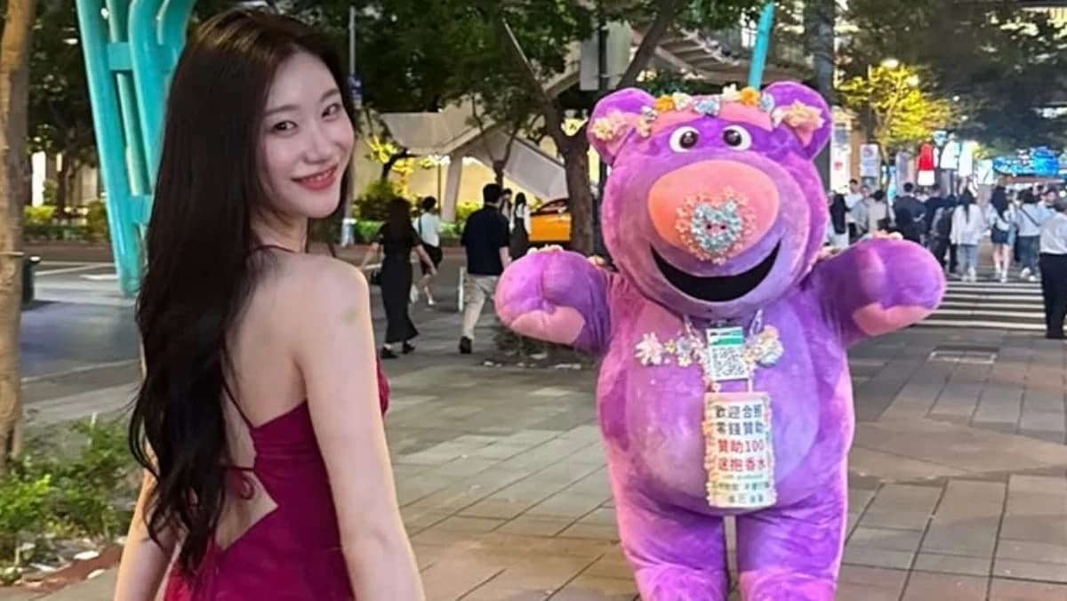 ITZY's Chaeryeong Stuns in Mermaid-Cut Wine Dress Shoot