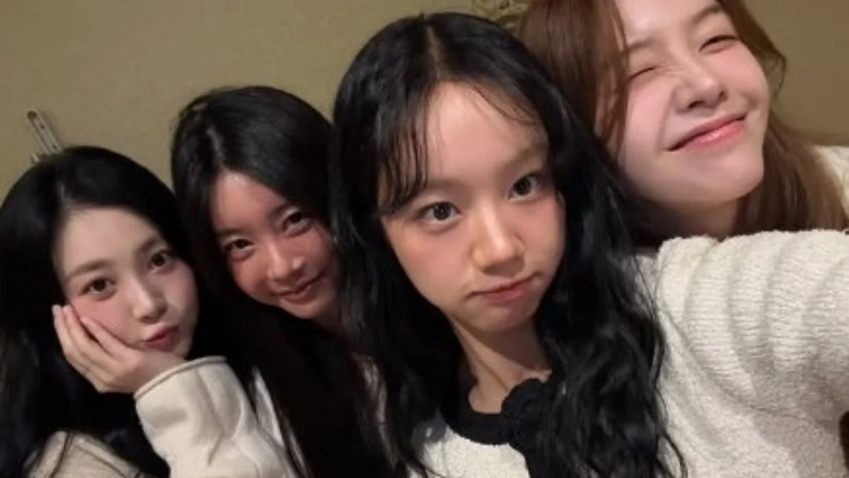Hyeri Marks Girl's Day 16th Anniversary With Full-Group Photo
