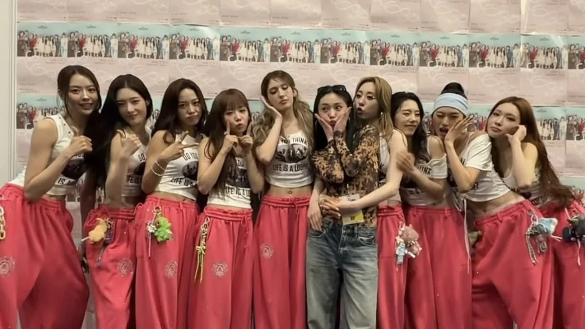 Kyulkyung Surprises I.O.I Fans at 10th Anniversary Reunion Concert