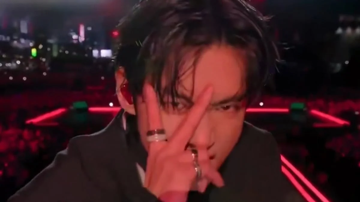 BTS’ V Wore Jade Rings And Made “Grandma Jewelry” Cool Again