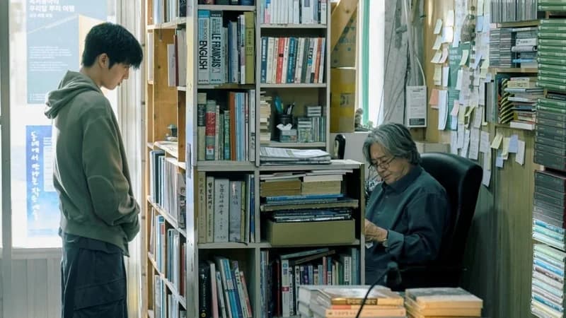 Netflix's "Notes from the Last Row" Cracks Global Top 10 as Series Drops New Stills