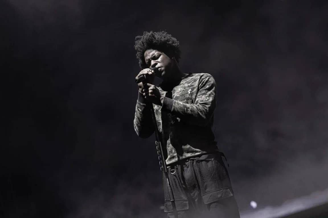 Daniel Caesar's Seoul Show Felt Like a Bedroom Playlist