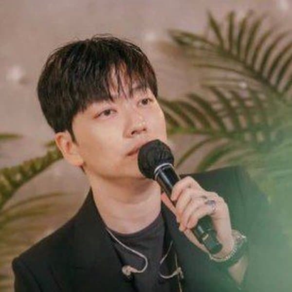 Lee Donghwi