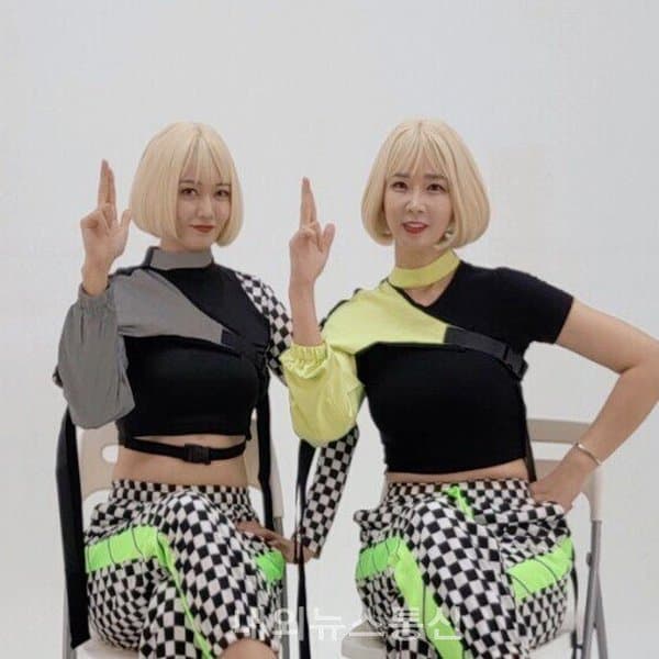 TwoTwoGirls