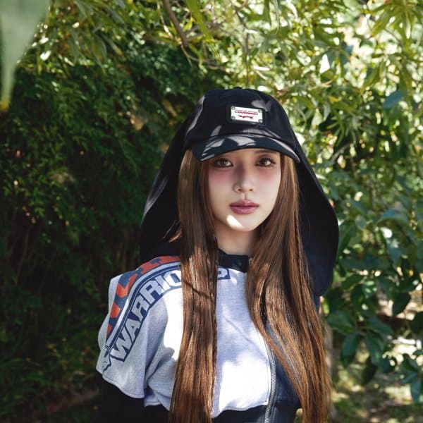 VV , formerly Vivian (비비안)