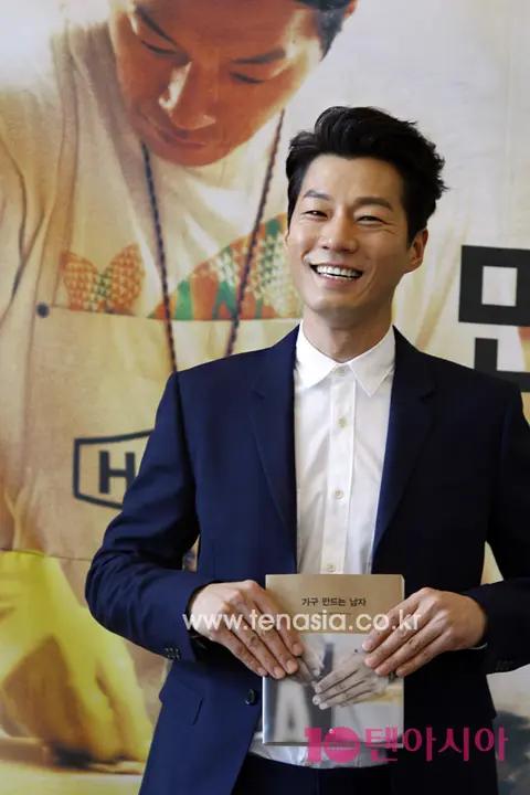 Gu Hye-jung — Lee Cheon-hee The Man Who Makes Furniture Press Conference