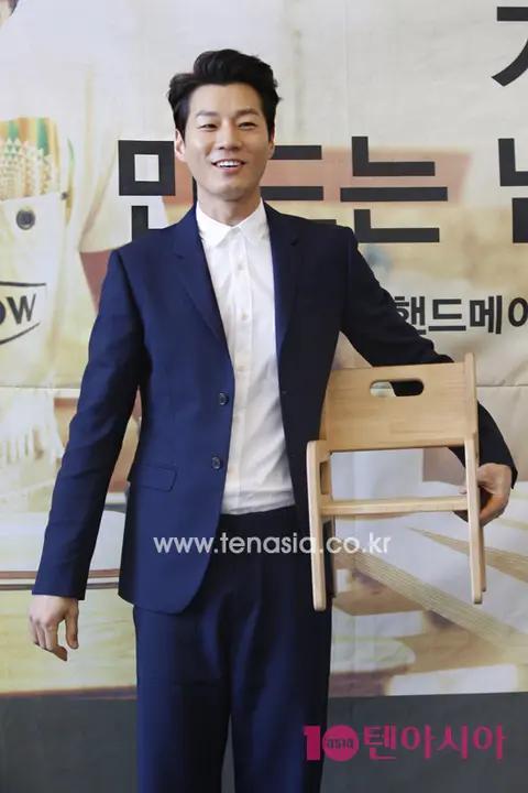 Gu Hye-jung — Lee Cheon-hee The Man Who Makes Furniture Press Conference