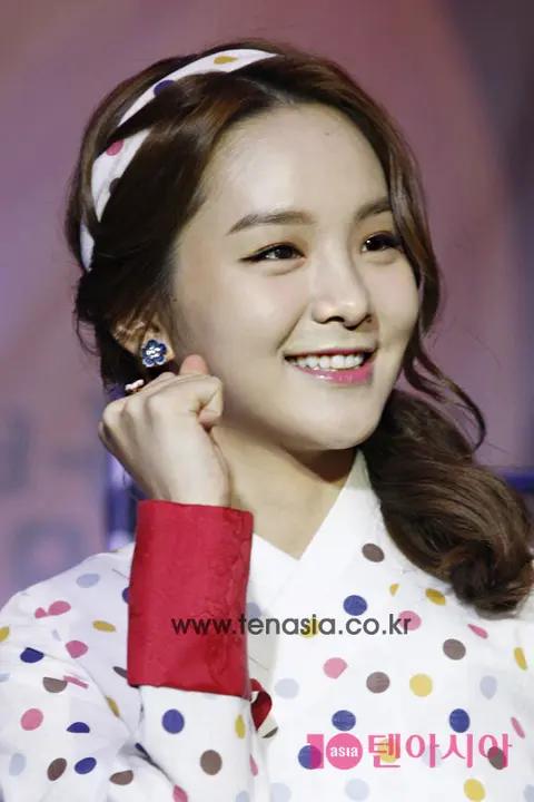 Song So-hee — Showcase