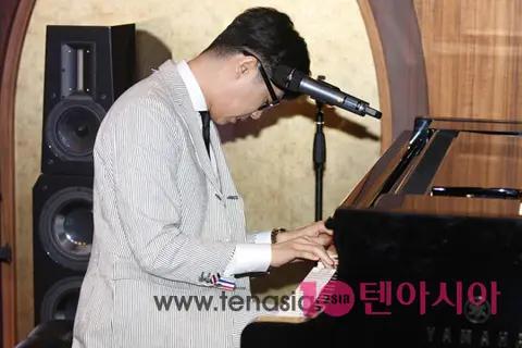 Jung Jun-il — Listening Session