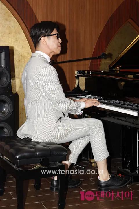Jung Jun-il — Listening Session