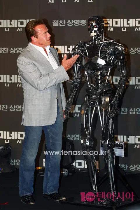 Arnold Schwarzenegger — Terminator Genisys Press Conference