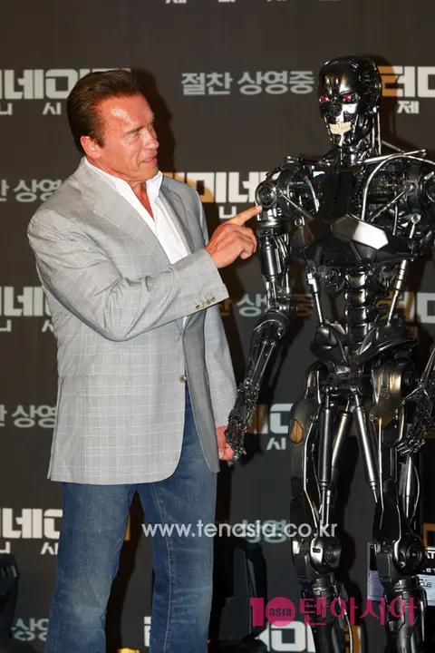 Arnold Schwarzenegger — Terminator Genisys Press Conference
