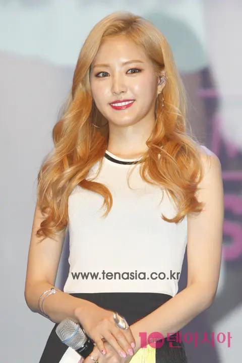 Son Na-eun (Apink) — Showcase