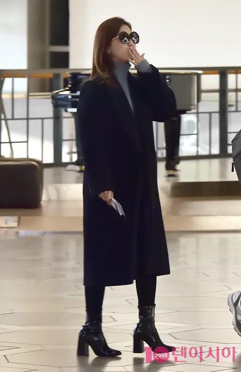 Luna — Airport