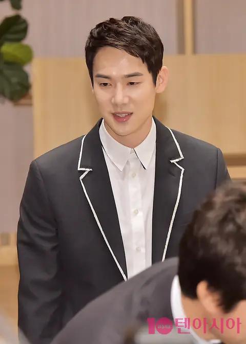 Yoo Yeon-seok — Romantic Doctor, Teacher Kim