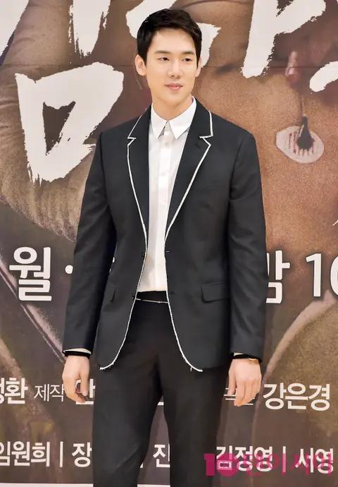 Yoo Yeon-seok — Romantic Doctor, Teacher Kim