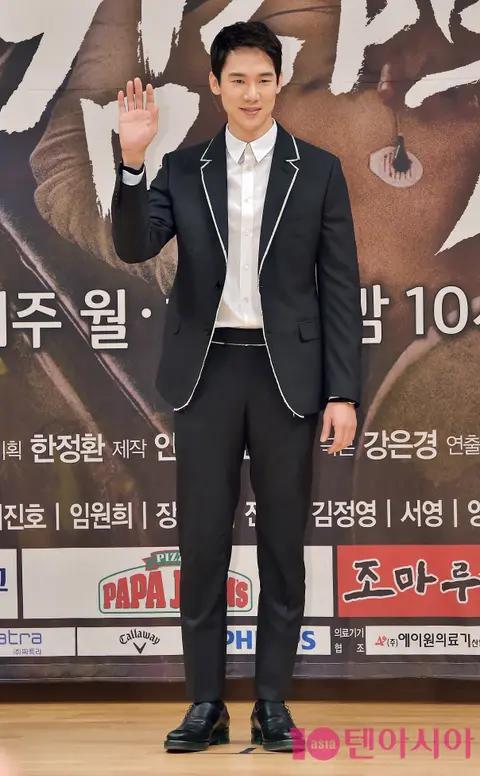 Yoo Yeon-seok — Romantic Doctor, Teacher Kim