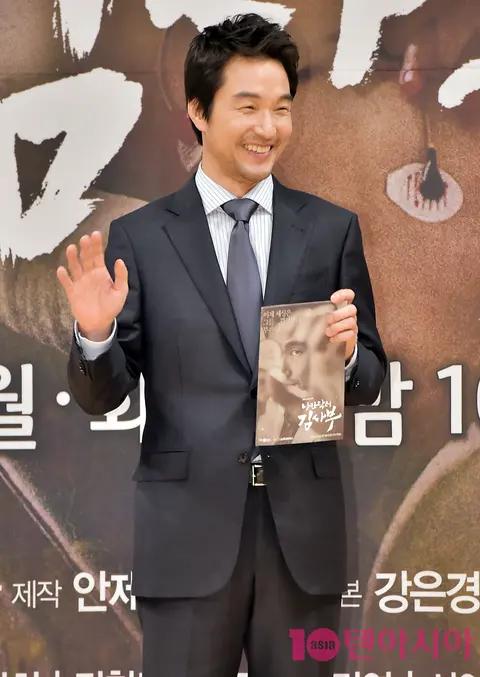 Han Suk-kyu — Romantic Doctor, Teacher Kim