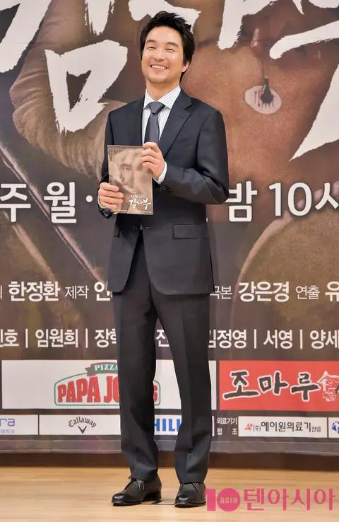 Han Suk-kyu — Romantic Doctor, Teacher Kim