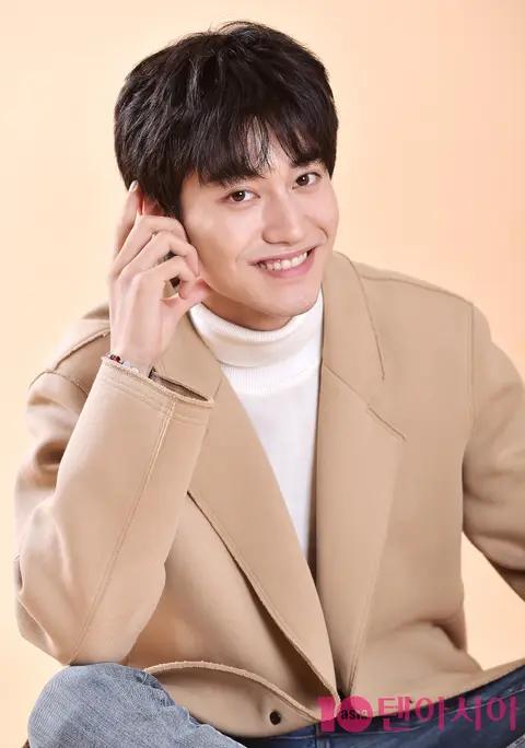 Kwak Dong-yeon — Interview