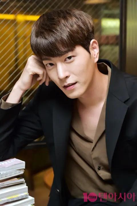Hong Jong-hyun — Interview