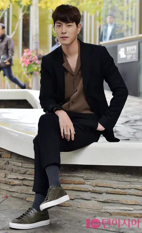 Hong Jong-hyun — Interview