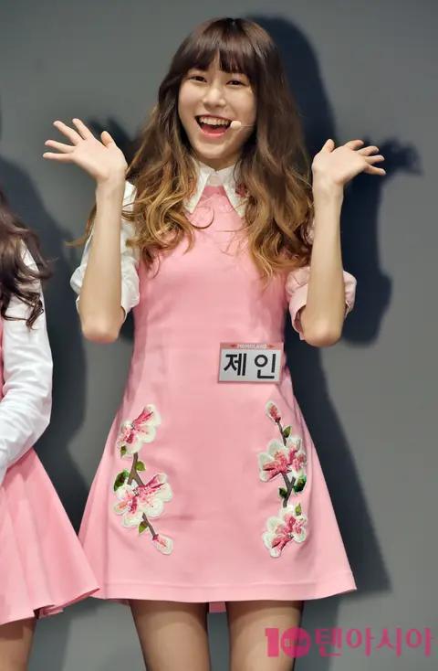 MOMOLAND, Jane — Showcase
