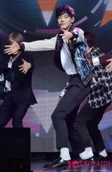 VICTON, Bang Chan — Showcase
