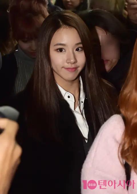 TWICE, Chaeyoung — Airport