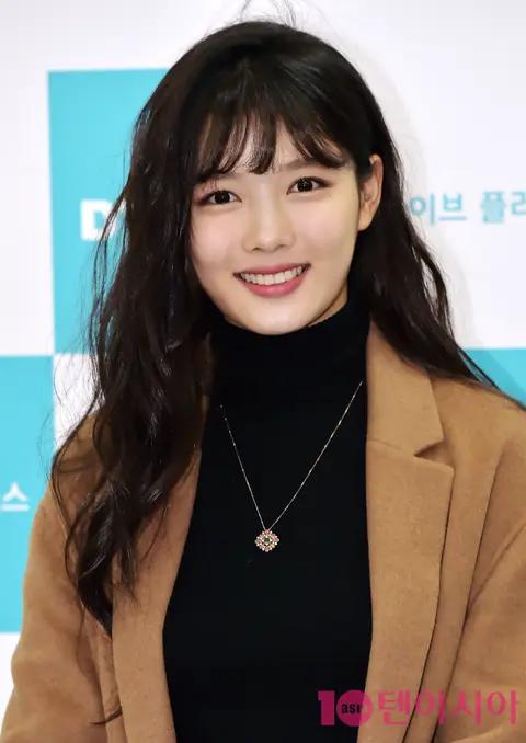 Kim You-jung — Fan Sign