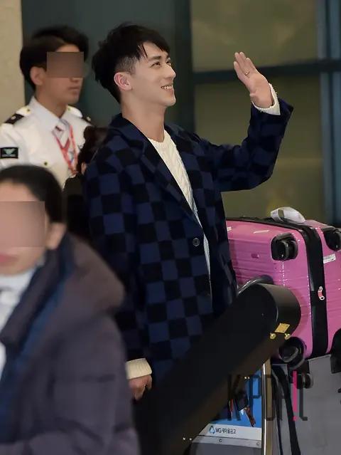 Heo Wi-joo — Airport
