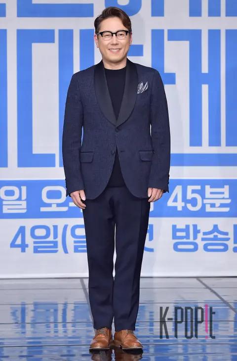 Yoon Jong-shin — Secretly and Greatly