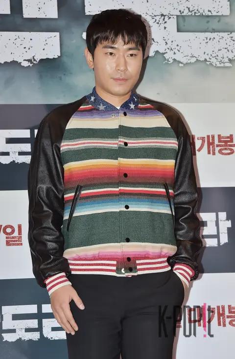 Lee Si-eon — Pandora VIP Premiere