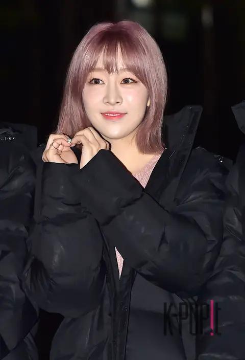 LABOUM, Yu-jeong — Music Bank Arrival