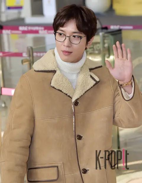 Jung Yong-hwa — Airport