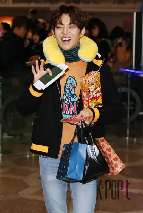 Hong Seok — Airport