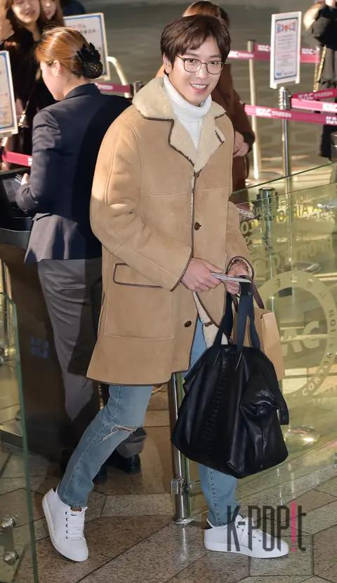 Jung Yong-hwa — Airport