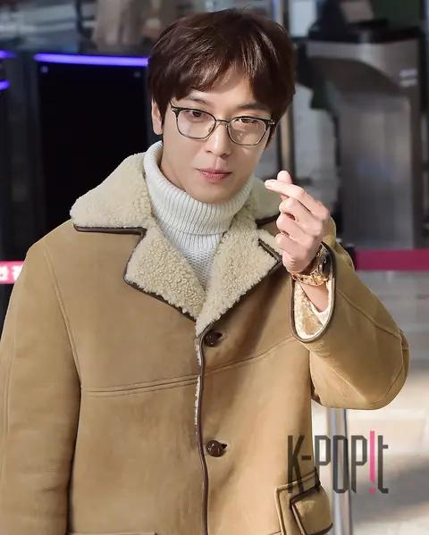 Jung Yong-hwa — Airport