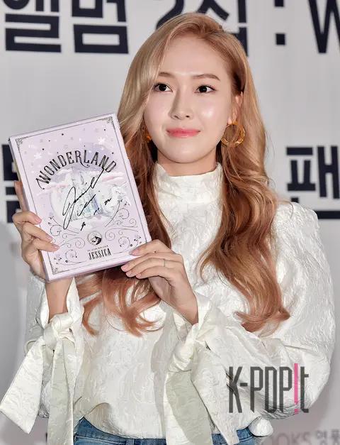 Jessica — Jessica Fan Sign Event
