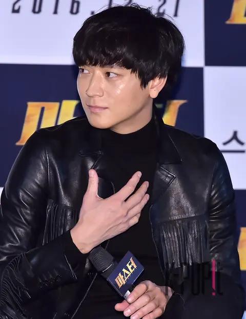 Kang Dong-won — Master Live Talk