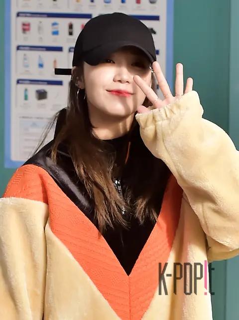 Apink, Eunji (Apink) — Airport