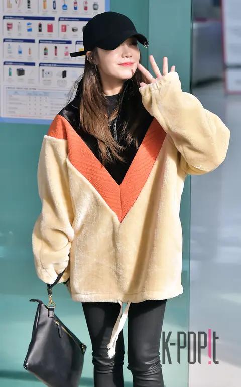 Apink, Eunji (Apink) — Airport