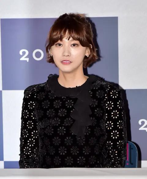 Yoo In-young — Female Teacher Press Screening