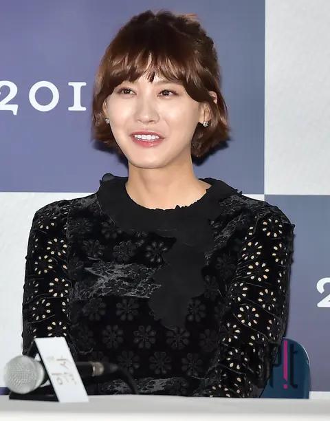 Yoo In-young — Female Teacher Press Screening
