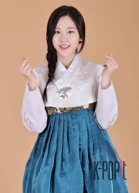 MOMOLAND, Na Yoon — MOMOLAND Hanbok Interview