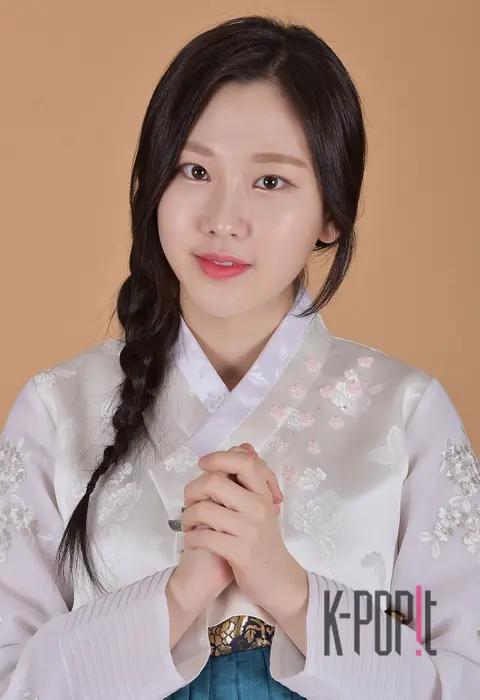MOMOLAND, Na Yoon — MOMOLAND Hanbok Interview